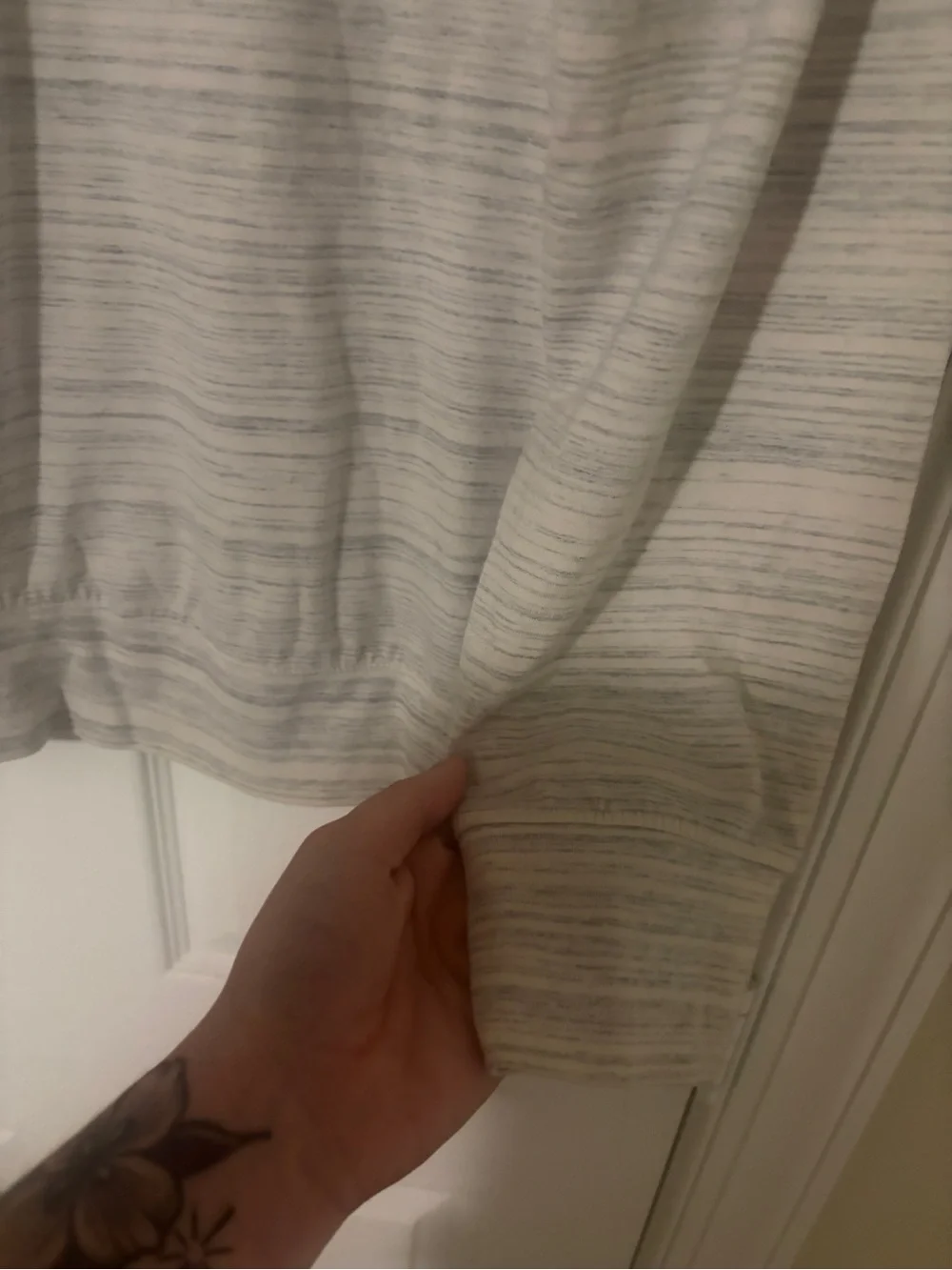 American Eagle Outfitters Heathered Light Gray Turtleneck Pullover